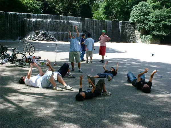 Shinjuku park yo-yo. Photo by Stefan Stenudd.