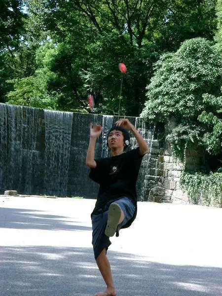 Shinjuku park yo-yo. Photo by Stefan Stenudd.